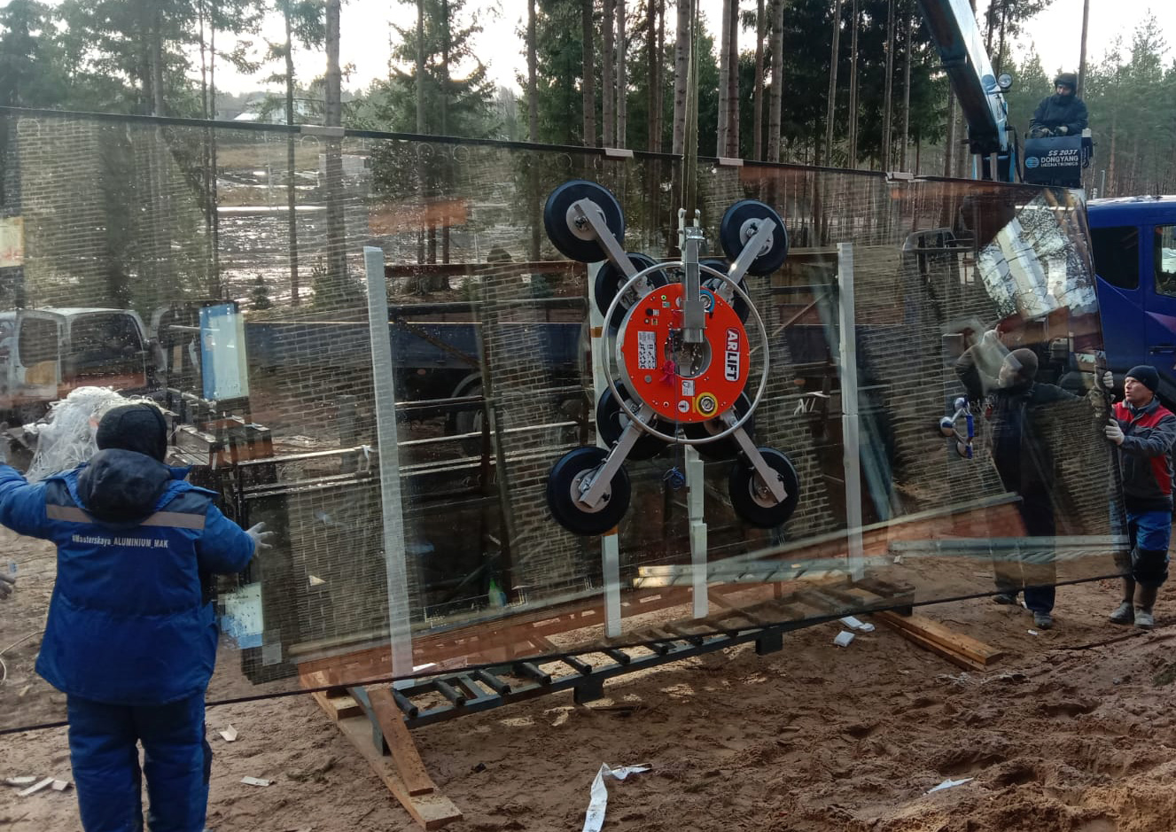 Широкоформатное стекло