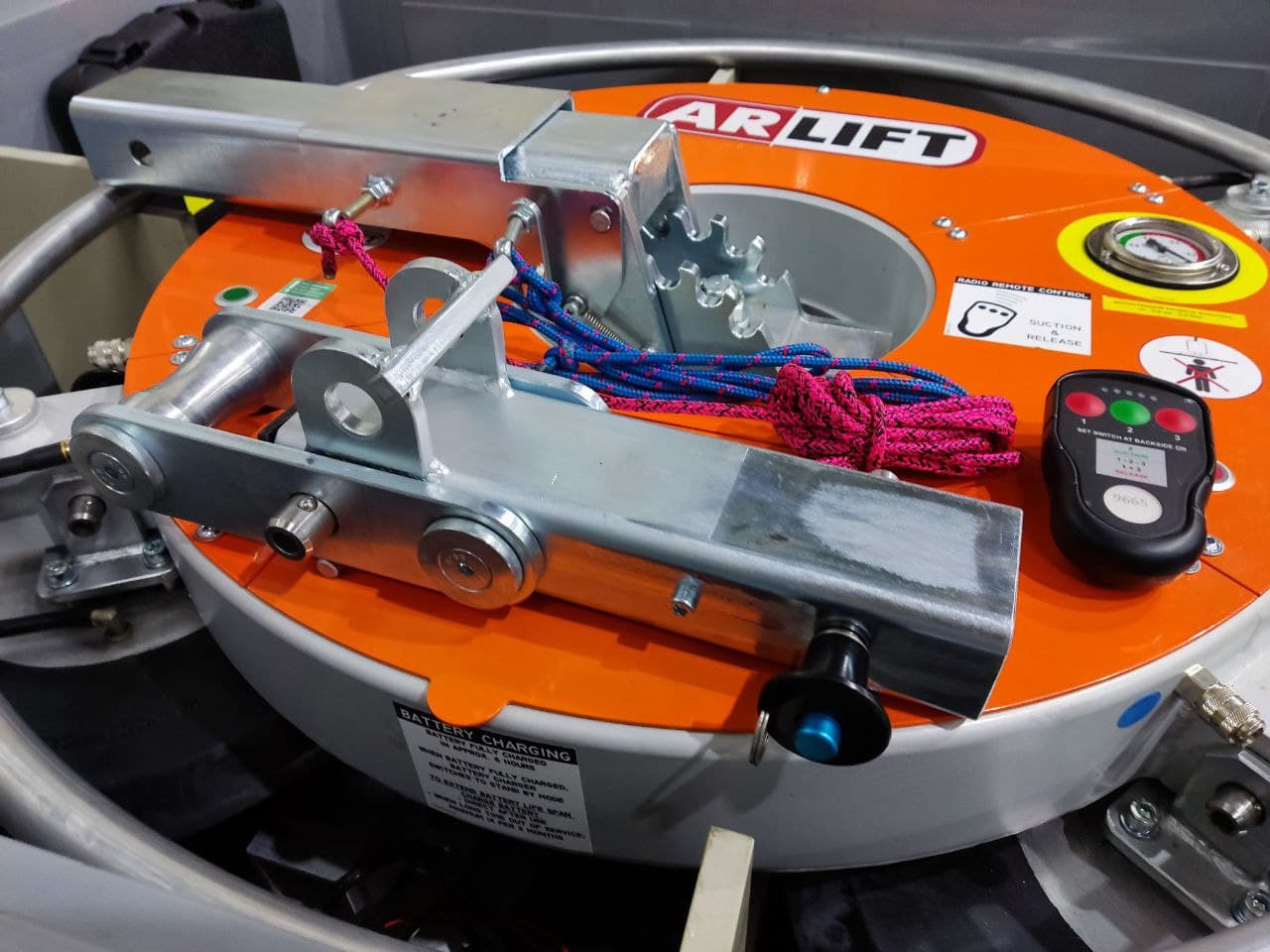 Монтаж козырьков