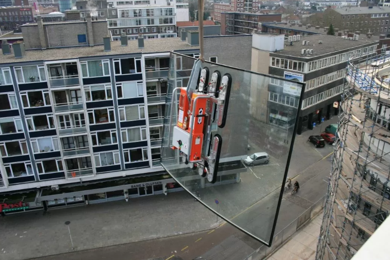 МОНТАЖ ИЗОГНУТОГО СТЕКЛА ВЕСОМ ДО 750 КГ