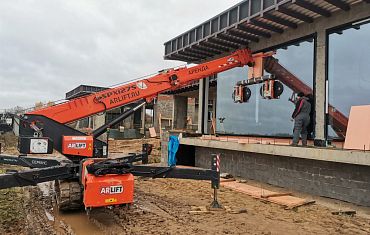 Монтаж 36 стеклопакетов с помощью мини-крана SPX1275 и вакуумных захватов Arlifter GS-850.