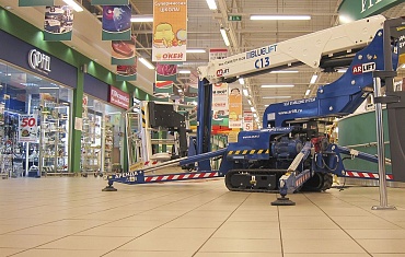 Спайдер-вышка Bluelift. Объект: супермаркет Окей