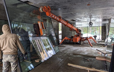 монтаж крупногабаритного стекла