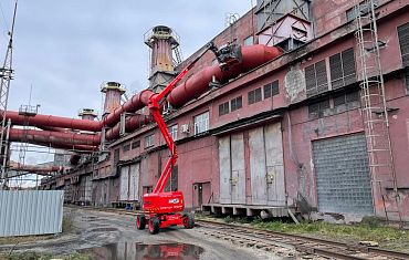 Фасадные работы с помощью подъемника Арлифт